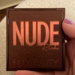 Huda Beauty Nude Rich